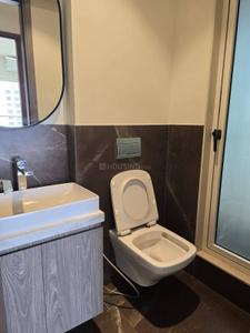 Bathroom Image of 655 Sq.ft 1 BHK Apartment / Flat for rent in Mamata Apartment, Prabhadevi Mumbai for Rs. 65000