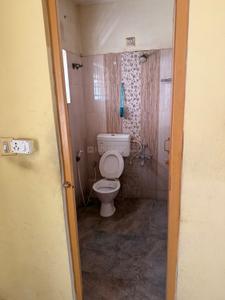 Bathroom Image of 900 Sq.ft 2 BHK Apartment / Flat for rent in Kempegowda Nagar Bengaluru for Rs. 23000