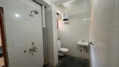 Bathroom Image of 400 Sq.ft 1 BHK Apartment / Flat for rent in Sector 39 Gurgaon for Rs. 24499
