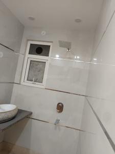 Bathroom Image of 1350 Sq.ft 3 BHK Apartment / Flat for sale in Model Town New Delhi for Rs. 22800000