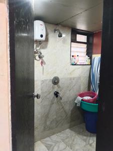 Bathroom Image of 800 Sq.ft 2.5 BHK Apartment / Flat for sale in Westin SBI Milan, Andheri West Mumbai for Rs. 22500000