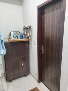 Bedroom Image of 1000 Sq.ft 2.5 BHK Builder Floor for rent in Sector 6 Gurgaon for Rs. 16000