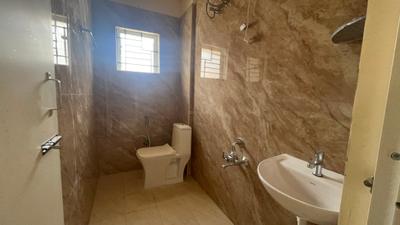 Bathroom Image of 600 Sq.ft 1 BHK Apartment / Flat for rent in Whitefield Bengaluru for Rs. 18499