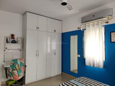 Bedroom Image of 1050 Sq.ft 2 BHK Apartment / Flat for rent in Magarpatta Iris, Magarpatta City Pune for Rs. 48000