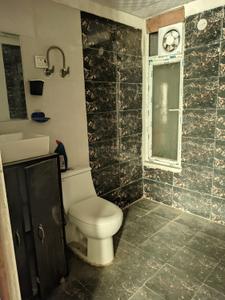 Bathroom Image of 1250 Sq.ft 3 BHK Apartment / Flat for rent in Highend Paradise I, Raj Nagar Extension Ghaziabad for Rs. 18000