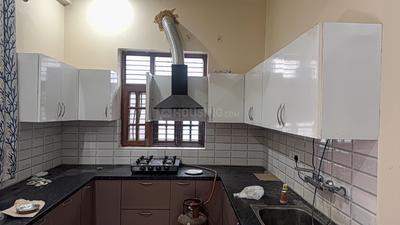 Kitchen Image of 1800 Sq.ft 2 BHK Builder Floor for rent in Shivaji Puram Lucknow for Rs. 25000