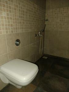 Common Bathroom Image of 1000 Sq.ft 2 BHK Apartment / Flat for rent in Amanora Aspire Towers, Hadapsar Pune for Rs. 40000