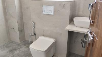 Bathroom Image of 900 Sq.ft 1 BHK Independent House for rent in Sector 40 Gurgaon for Rs. 33000