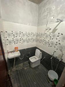 Bathroom Image of 1100 Sq.ft 3 BHK Builder Floor for rent in Jankipuram Extension Lucknow for Rs. 11000