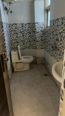 Bathroom Image of 800 Sq.ft 2 BHK Builder Floor for rent in Palam Vihar Extension Gurgaon for Rs. 16000