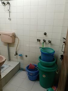 Bathroom Image of 450 Sq.ft 2 BHK Builder Floor for sale in Pandav Nagar New Delhi for Rs. 2900000