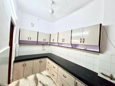 Kitchen Image of 2200 Sq.ft 3 BHK Apartment / Flat for rent in Uday Park New Delhi for Rs. 95000