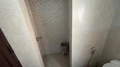 Bathroom Image of 584 Sq.ft 1 BHK Apartment / Flat for rent in Aditya Urban Homes Phase 2B, Bamheta Ghaziabad for Rs. 16000