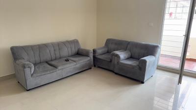 Living Room Image of 1100 Sq.ft 2 BHK Apartment / Flat for rent in Neeladri Paradise, Mahadevapura Bengaluru for Rs. 41999