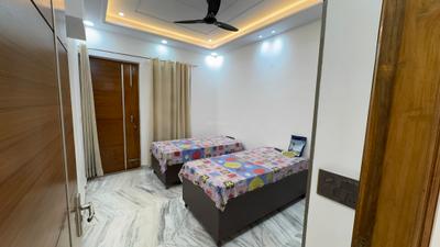 Bedroom Image of 1744 Sq.ft 3 BHK Builder Floor for rent in Sector 105 Noida for Rs. 40000