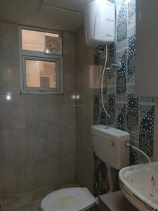 Common Bathroom Image of 1100 Sq.ft 2 BHK Builder Floor for rent in Signature Global City 37D Phase 2, Sector 37D Gurgaon for Rs. 35000
