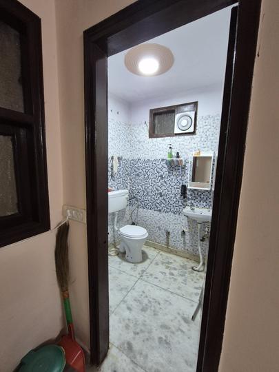 Deshbandhu Apartments Bathroom 1