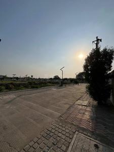 Milan Premier Plot View 3