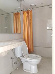 Common Bathroom Image of 800 Sq.ft 2 BHK Apartment / Flat for rent in Hiranandani Eagleridge, Hiranandani Estate Thane for Rs. 50000