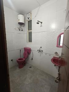 Bathroom Image of 1680 Sq.ft 2 BHK Builder Floor for rent in Sector 46 Gurgaon for Rs. 36500