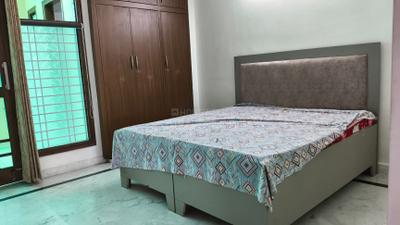 Bedroom Image of 1300 Sq.ft 2 BHK Builder Floor for rent in Sector 105 Noida for Rs. 28000
