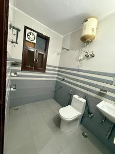 Bathroom Image of 1200 Sq.ft 1 BHK Apartment / Flat for rent in Sector 46 Gurgaon for Rs. 30000