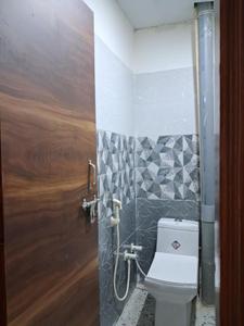 Common Bathroom Image of 1050 Sq.ft 2 BHK Apartment / Flat for sale in Sector 49 Noida for Rs. 4300000