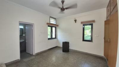 Bedroom Image of 1250 Sq.ft 2 BHK Apartment / Flat for rent in DDA Sector Pocket B C, Vasant Kunj New Delhi for Rs. 56000