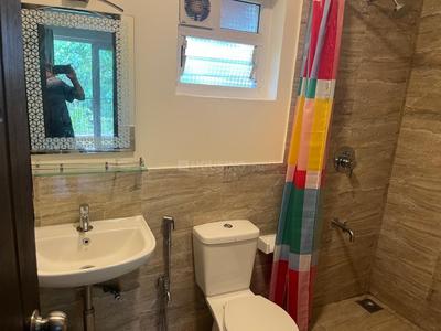 Bathroom Image of 1000 Sq.ft 2 BHK Apartment / Flat for rent in Porvorim Goa for Rs. 50000