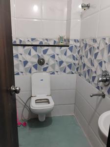 Bathroom Image of 500 Sq.ft 1 BHK Apartment / Flat for rent in Khatiwala Tank Indore for Rs. 10500