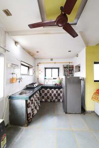 Kitchen Image of 2970 Sq.ft 5 BHK Independent House for sale in Kankaria Ahmedabad for Rs. 14000000