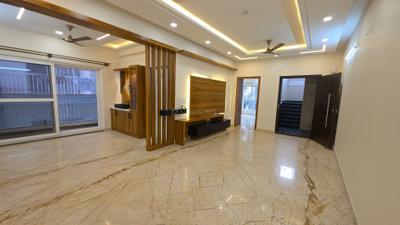 Living Room Image of 2100 Sq.ft 3 BHK Apartment / Flat for rent in Benson Town Bengaluru for Rs. 75000