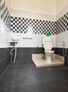 Bathroom Image of 1700 Sq.ft 4 BHK Builder Floor for rent in Haldwani Nainital for Rs. 14000