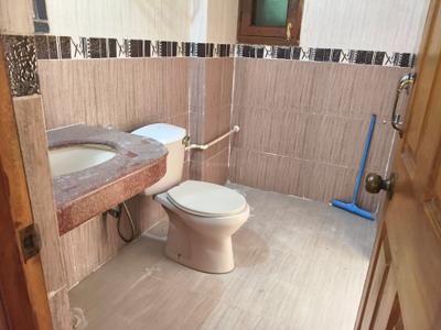 Image of 2050 Sq.ft 3.5 BHK Apartment / Flat for rent in   Veena Residency, Sector 22 Dwarka, New Delhi for Rs. 52000