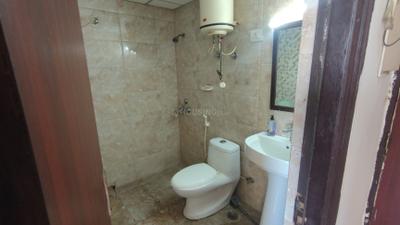 Bathroom Image of 535 Sq.ft 1 RK Apartment / Flat for rent in Supertech Czar Suites, Omicron I Greater Noida for Rs. 17000