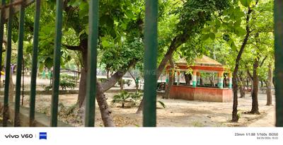 Balcony Image of 1018 Sq.ft 2 BHK Apartment / Flat for rent in  RWA Dilshad Colony Block E Markets WA, Dilshad Garden New Delhi for Rs. 18000