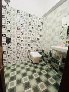 Bathroom Image of 2700 Sq.ft 4 BHK Independent House for rent in Bilhari Jabalpur for Rs. 20000