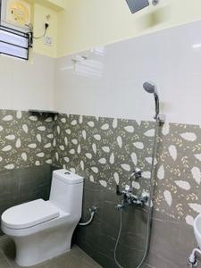 Bathroom Image of 851 Sq.ft 2 BHK Apartment / Flat for sale in Annanur Chennai for Rs. 4100000