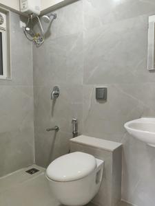 Common Bathroom Image of 800 Sq.ft 3 BHK Apartment / Flat for rent in Swastik Platinum, Vikhroli East Mumbai for Rs. 70000