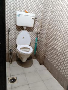 Bathroom Image of 700 Sq.ft 2 BHK Apartment / Flat for rent in Keshav Nagar Pune for Rs. 14000