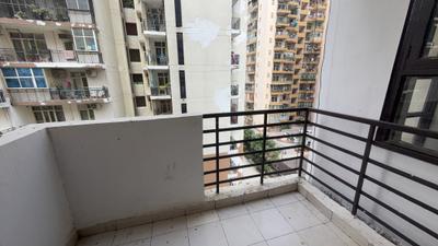 Image of 1235 Sq.ft 2 BHK Apartment / Flat for sale in Cosmos Golden Heights, Crossings Republik, Ghaziabad for Rs. 7850000