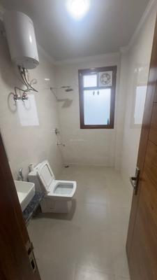 Bathroom Image of 600 Sq.ft 1 RK Apartment / Flat for rent in Vasant Kunj New Delhi for Rs. 23000