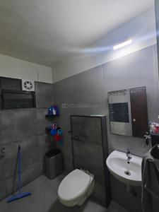 Bathroom Image of 1225 Sq.ft 2 BHK Apartment / Flat for sale in Darshanam Central Park, Sayajiganj Vadodara for Rs. 6100000