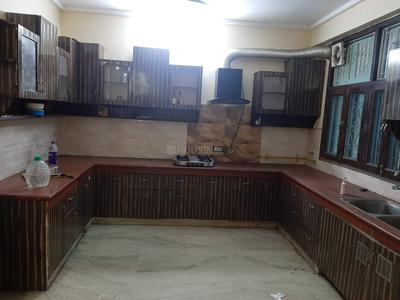 Kitchen Image of 2000 Sq.ft 3 BHK Builder Floor for rent in Sector 40 Noida for Rs. 41000