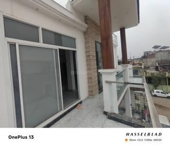 Balcony Image of 2200 Sq.ft 4 BHK Independent House for rent in Rajajipuram Lucknow for Rs. 14000