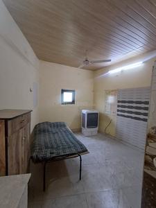 Bedroom Image of 300 Sq.ft 1 BHK Builder Floor for rent in Sant Nirankari Colony RWA, Mukherjee Nagar New Delhi for Rs. 11000