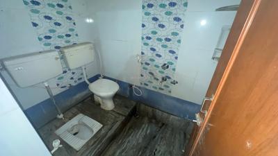 Bathroom Image of 800 Sq.ft 2 BHK Builder Floor for rent in Urali Cuttack for Rs. 8000