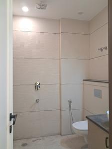 Common Bathroom Image of 1800 Sq.ft 3 BHK Builder Floor for rent in Paschim Vihar New Delhi for Rs. 60000