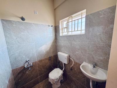 Bathroom Image of 650 Sq.ft 1 BHK Apartment / Flat for rent in Kadubeesanahalli Bengaluru for Rs. 28000