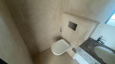 Bathroom Image of 1850 Sq.ft 3 BHK Apartment / Flat for rent in Piramal Mahalaxmi, Worli Mumbai for Rs. 310000